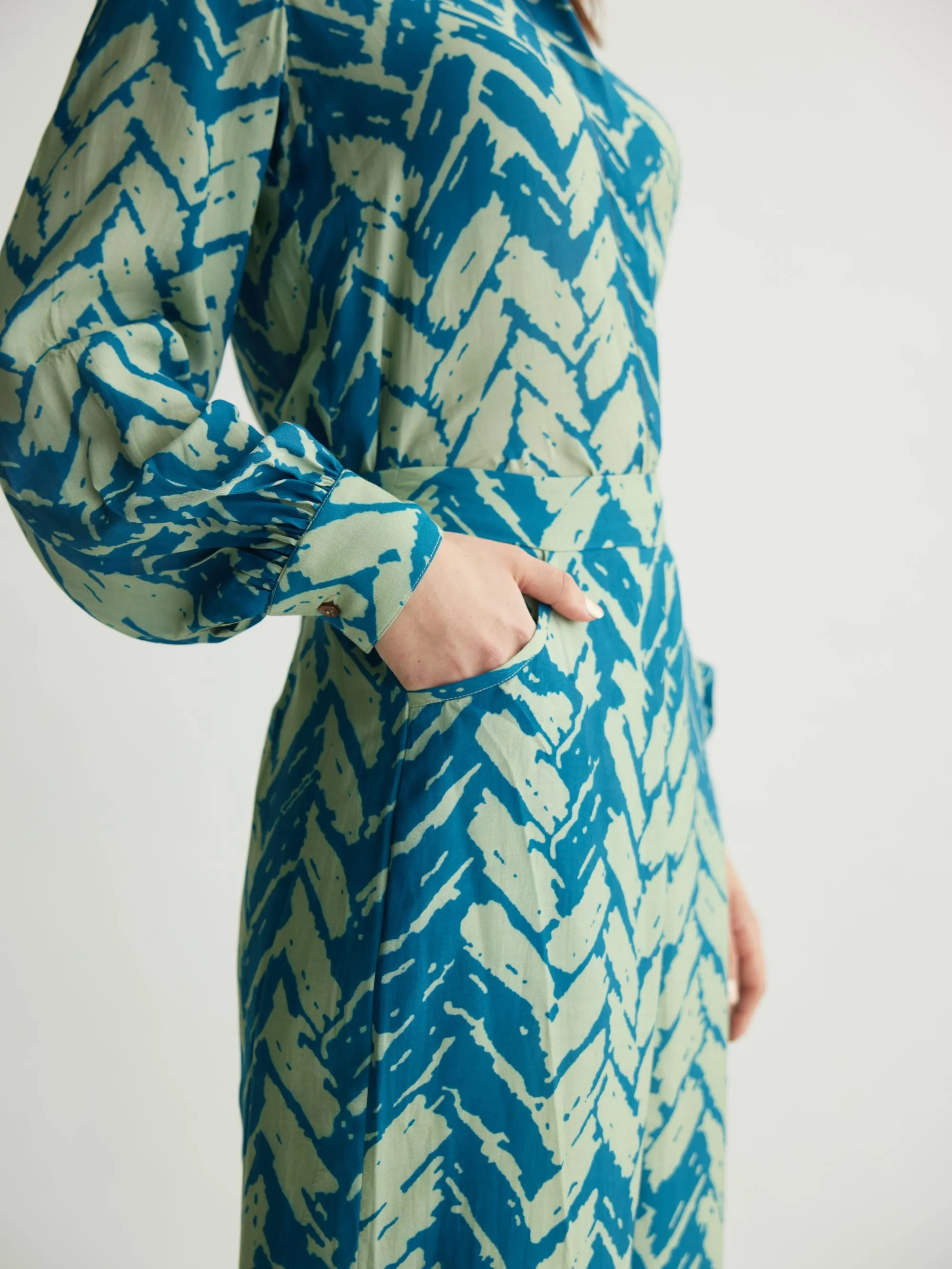 AQUA & BLUE CHEVRON PRINT SHIRT