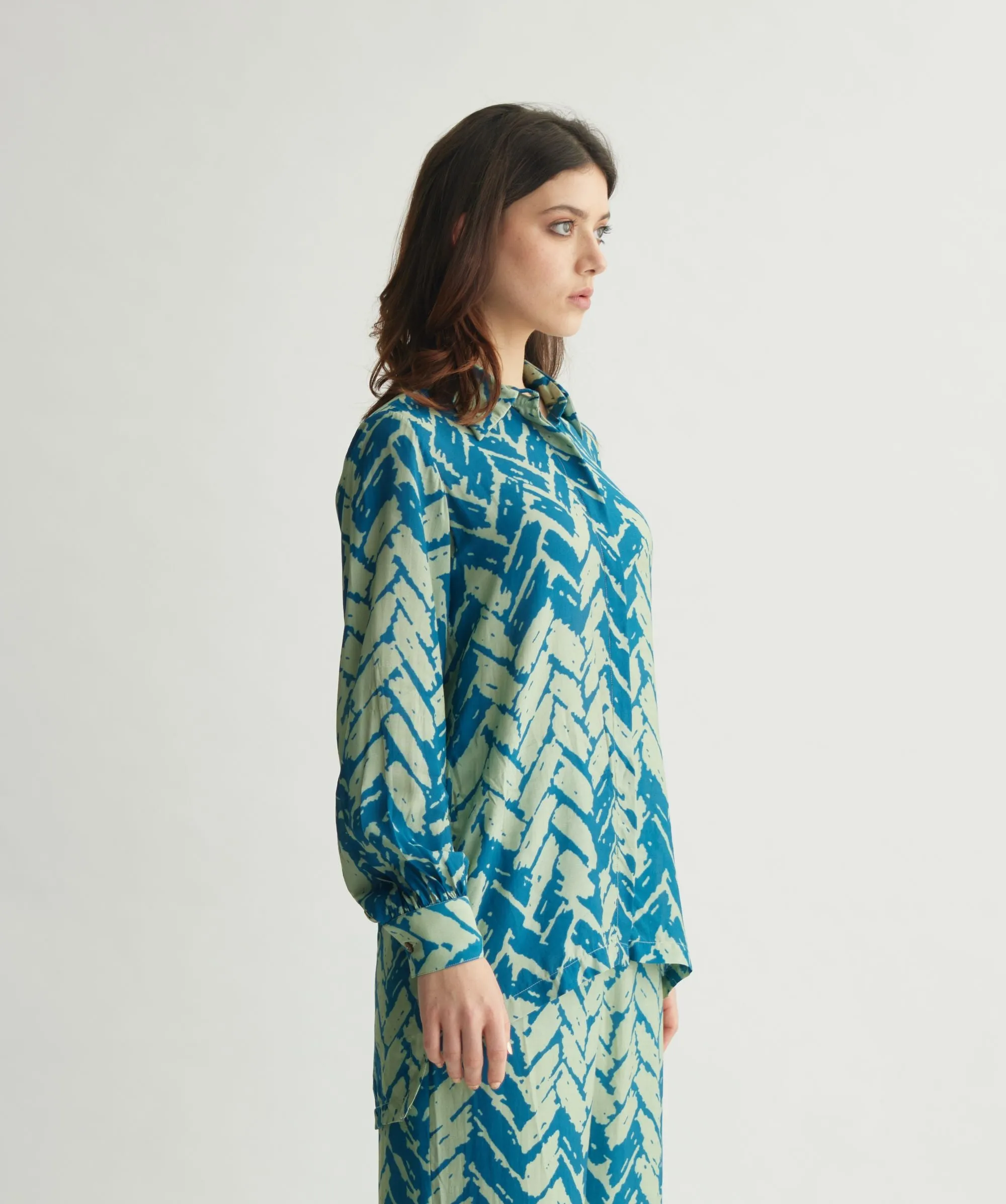 AQUA & BLUE CHEVRON PRINT SHIRT