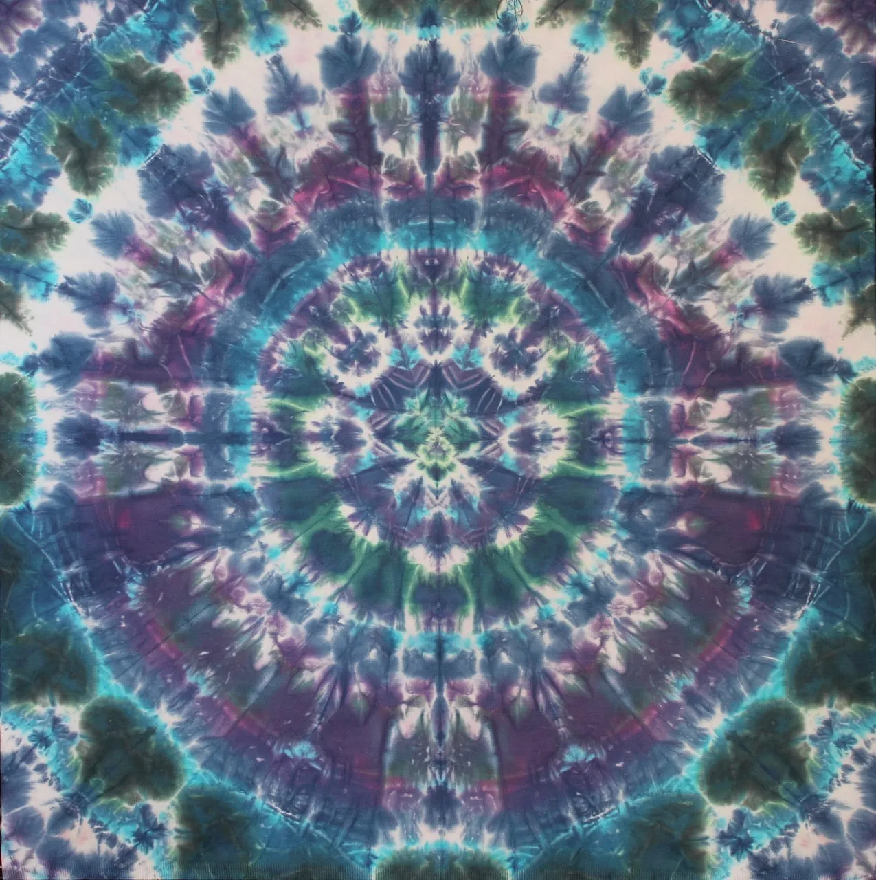 'Maltese Circle Cross' 22"X 22" #1823