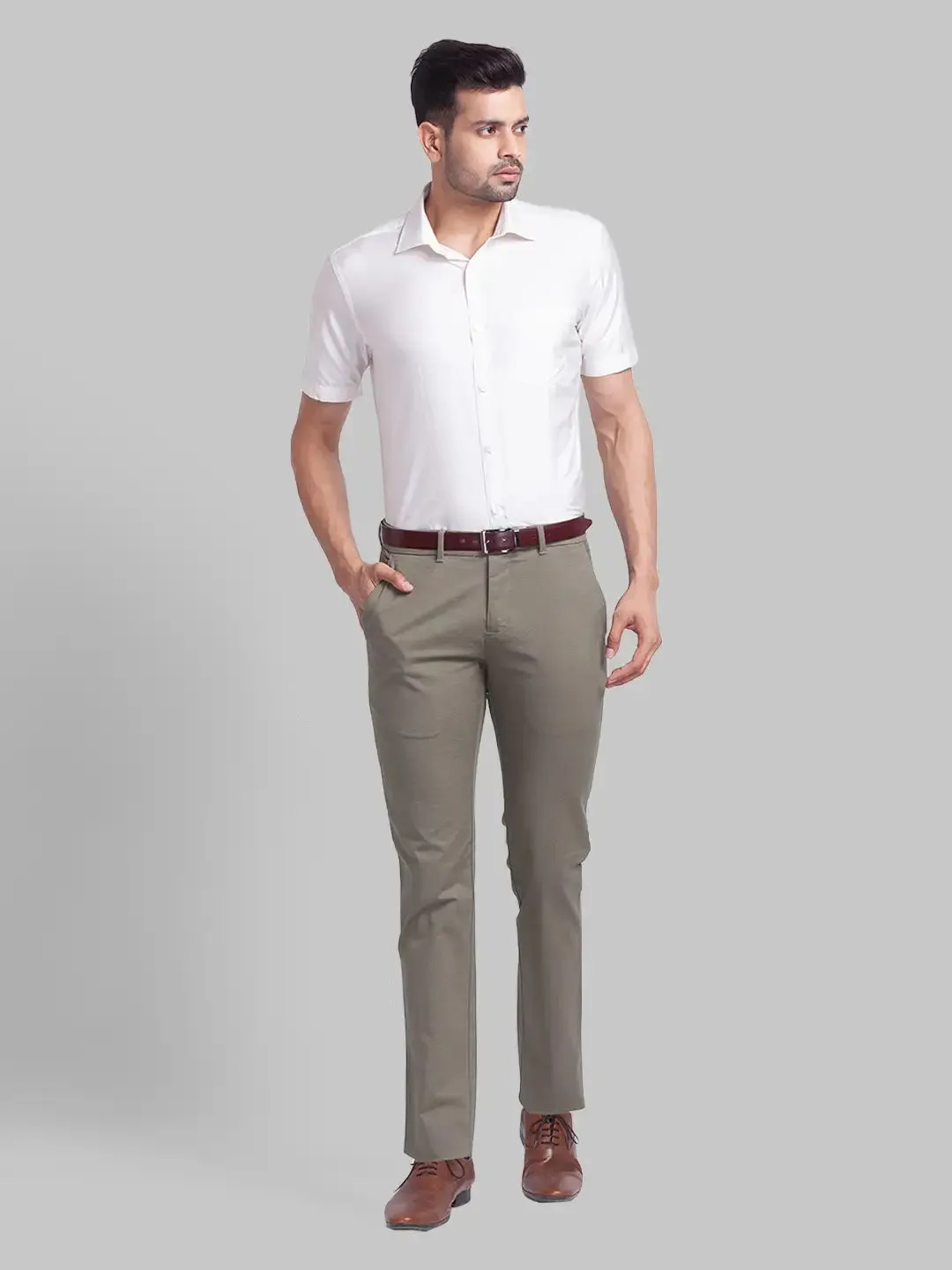 Men White Regular Fit Solid Silk Half Sleeve Cut Away Collar Shirts