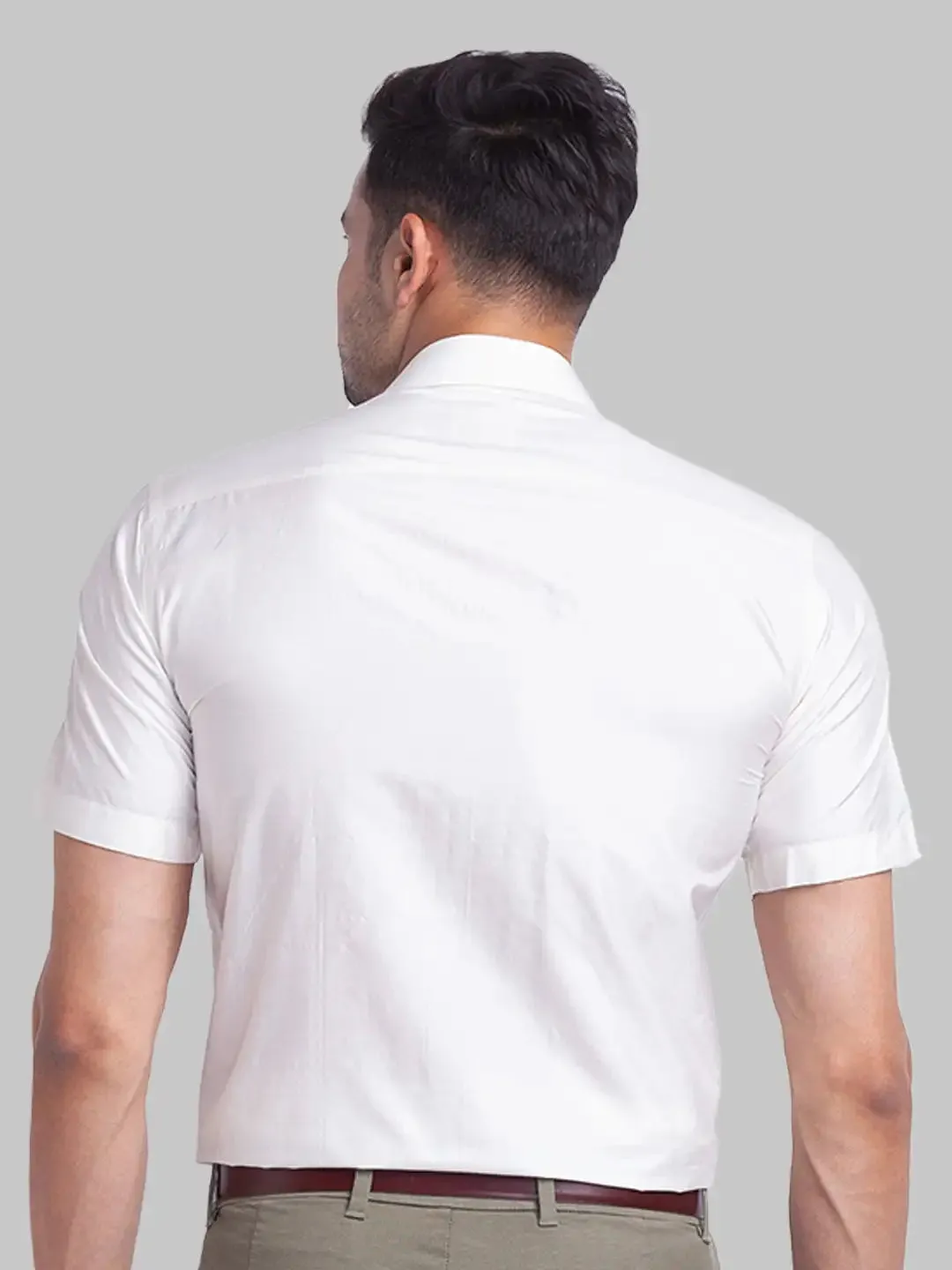 Men White Regular Fit Solid Silk Half Sleeve Cut Away Collar Shirts