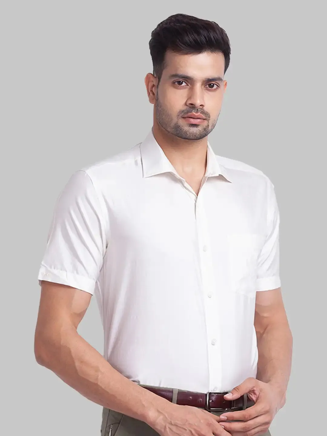 Men White Regular Fit Solid Silk Half Sleeve Cut Away Collar Shirts