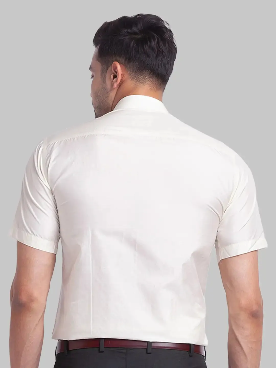 Men Yellow Regular Fit Solid Silk Half Sleeve Cut Away Collar Shirts